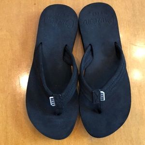 Reef cushion flip flops. US size 6